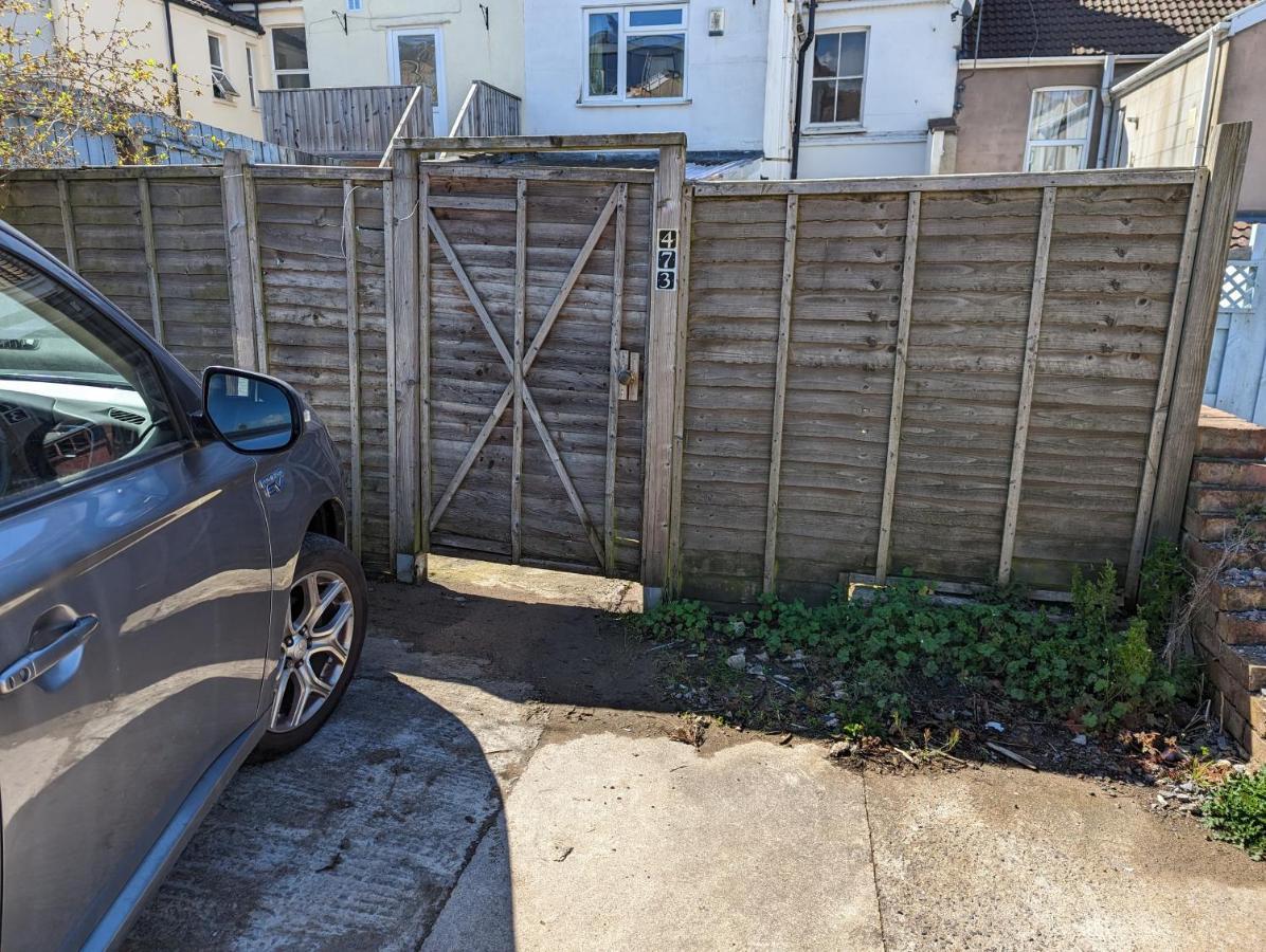 5 Bed Terraced Family + Parking Holiday home Bristol